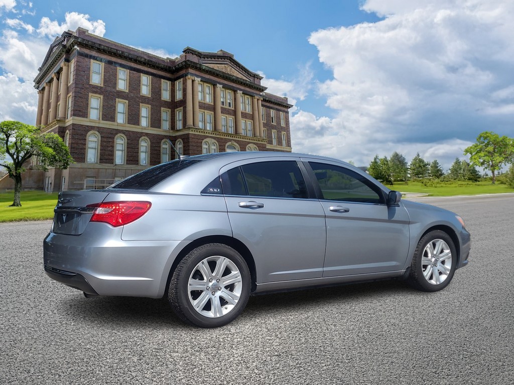 Chrysler 200 Vehicle Image 3