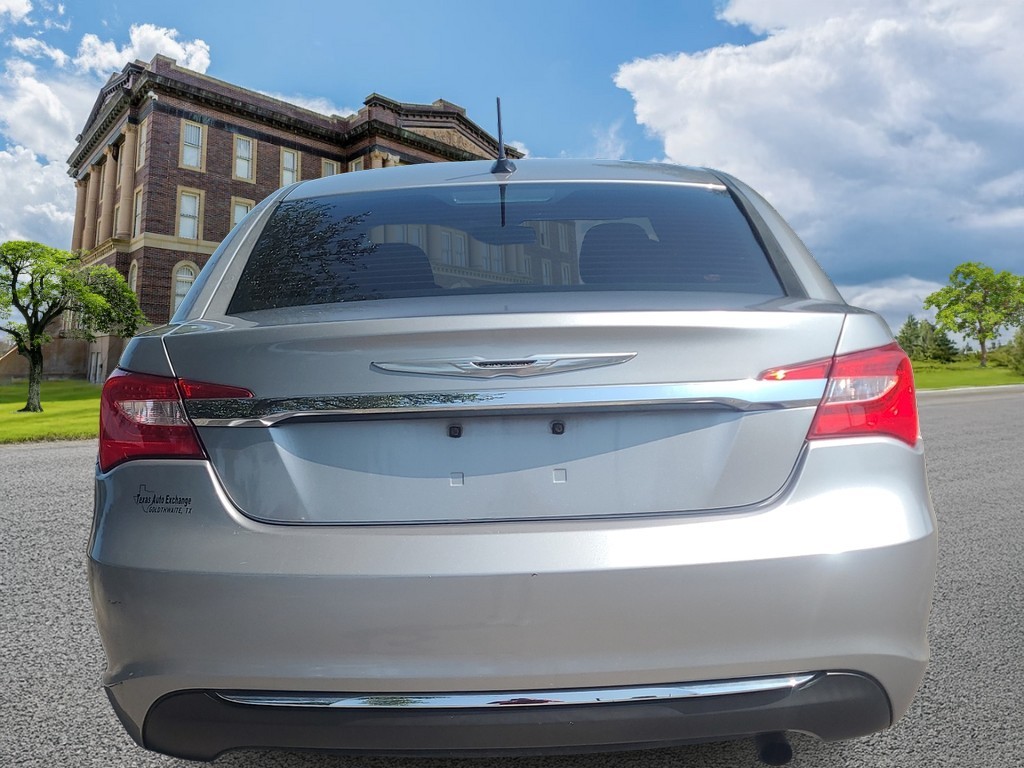 Chrysler 200 Vehicle Image 4