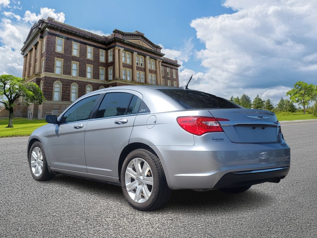 Chrysler 200 Vehicle Image 6