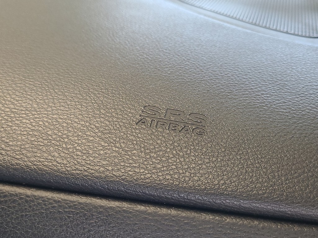 Chrysler 200 Vehicle Image 13