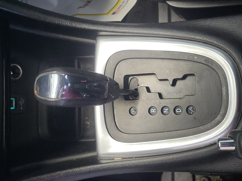 Chrysler 200 Vehicle Image 18
