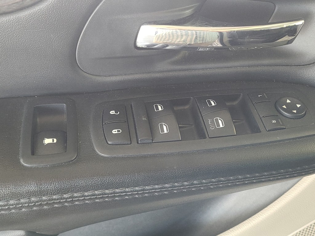 Dodge Grand Caravan Vehicle Image 23