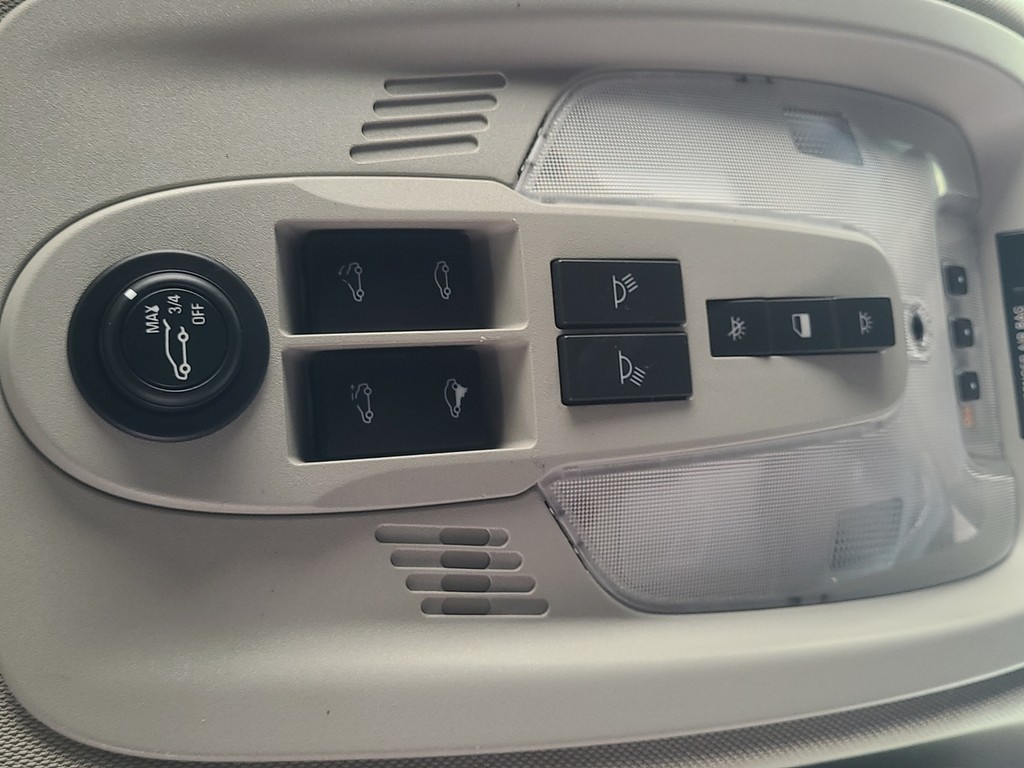 Chevrolet Equinox Vehicle Image 12