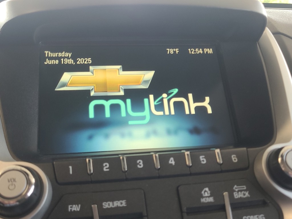 Chevrolet Equinox Vehicle Image 16