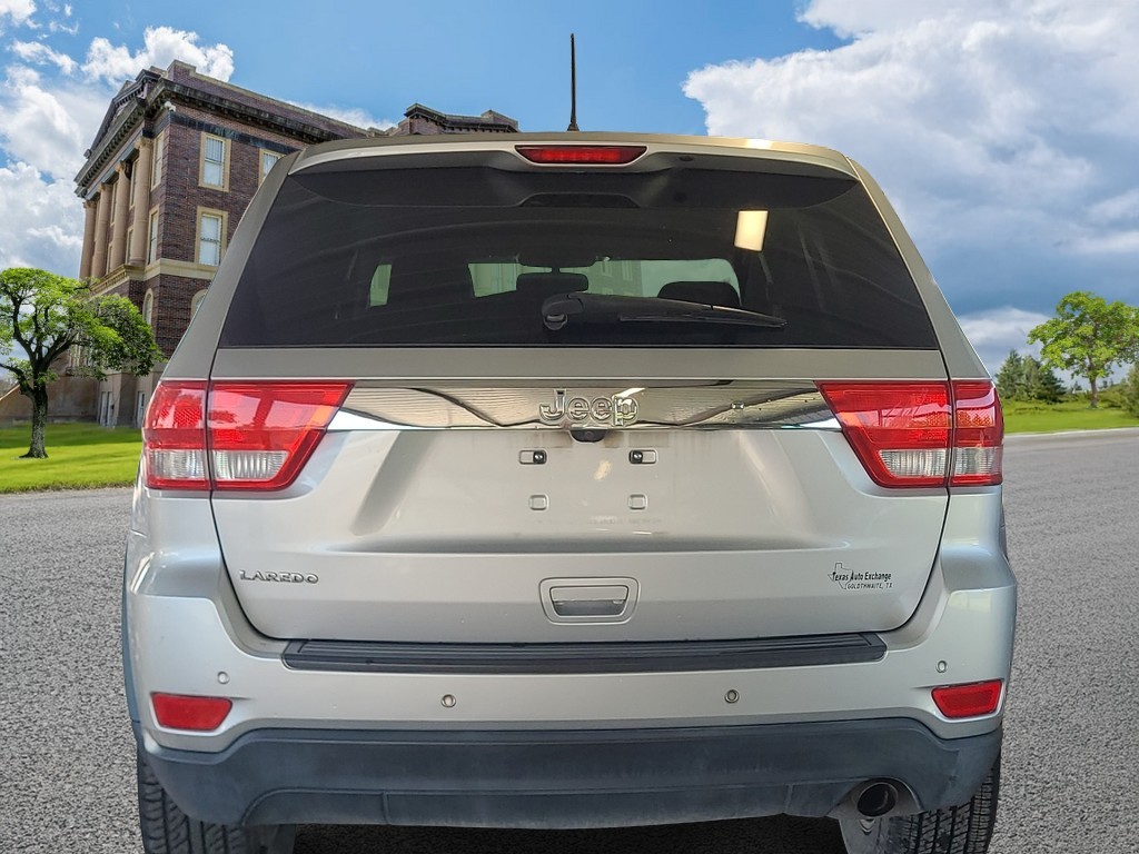 Jeep Grand Cherokee Vehicle Image 4