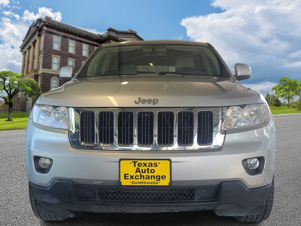 Jeep Grand Cherokee Vehicle Image 8