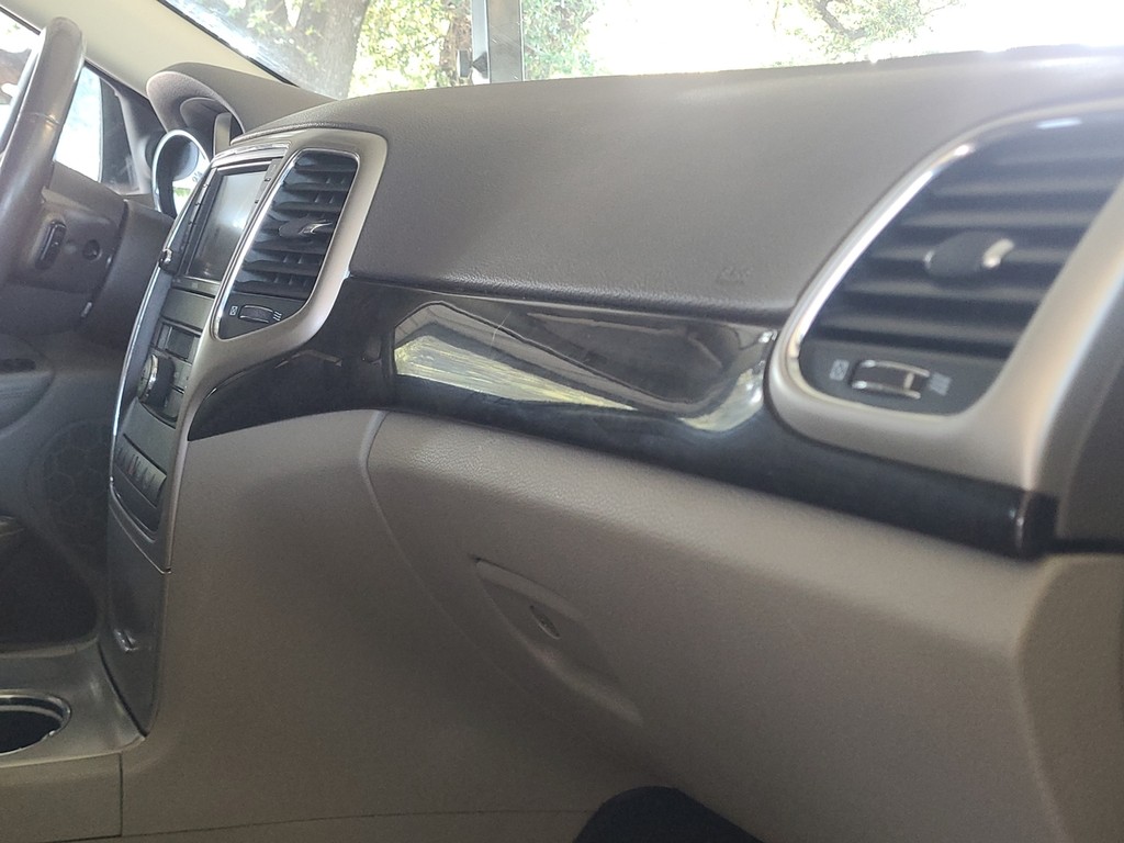 Jeep Grand Cherokee Vehicle Image 15