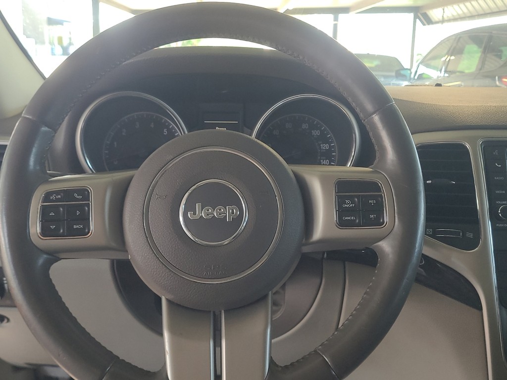 Jeep Grand Cherokee Vehicle Image 16