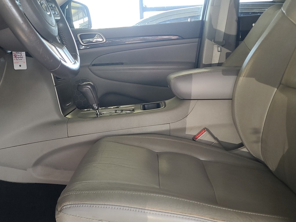 Jeep Grand Cherokee Vehicle Image 21