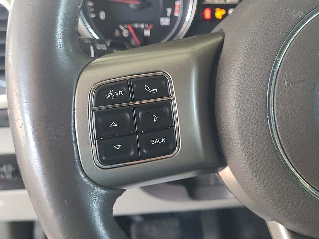 Jeep Grand Cherokee Vehicle Image 26