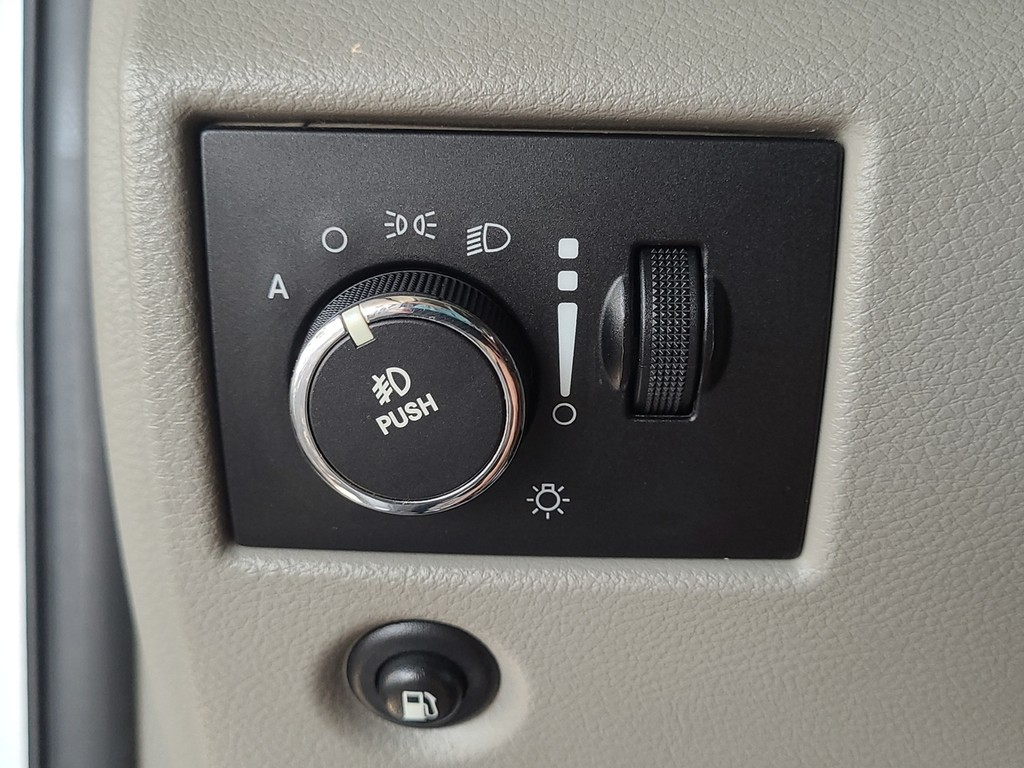 Jeep Grand Cherokee Vehicle Image 29