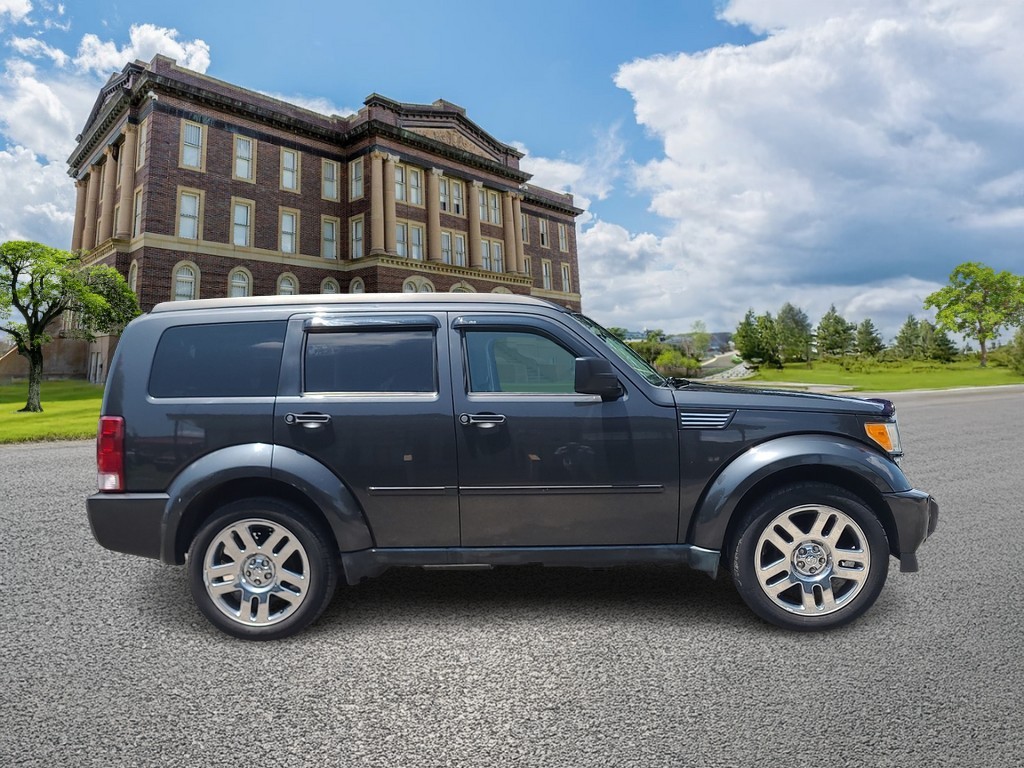 Dodge Nitro Vehicle Image 2