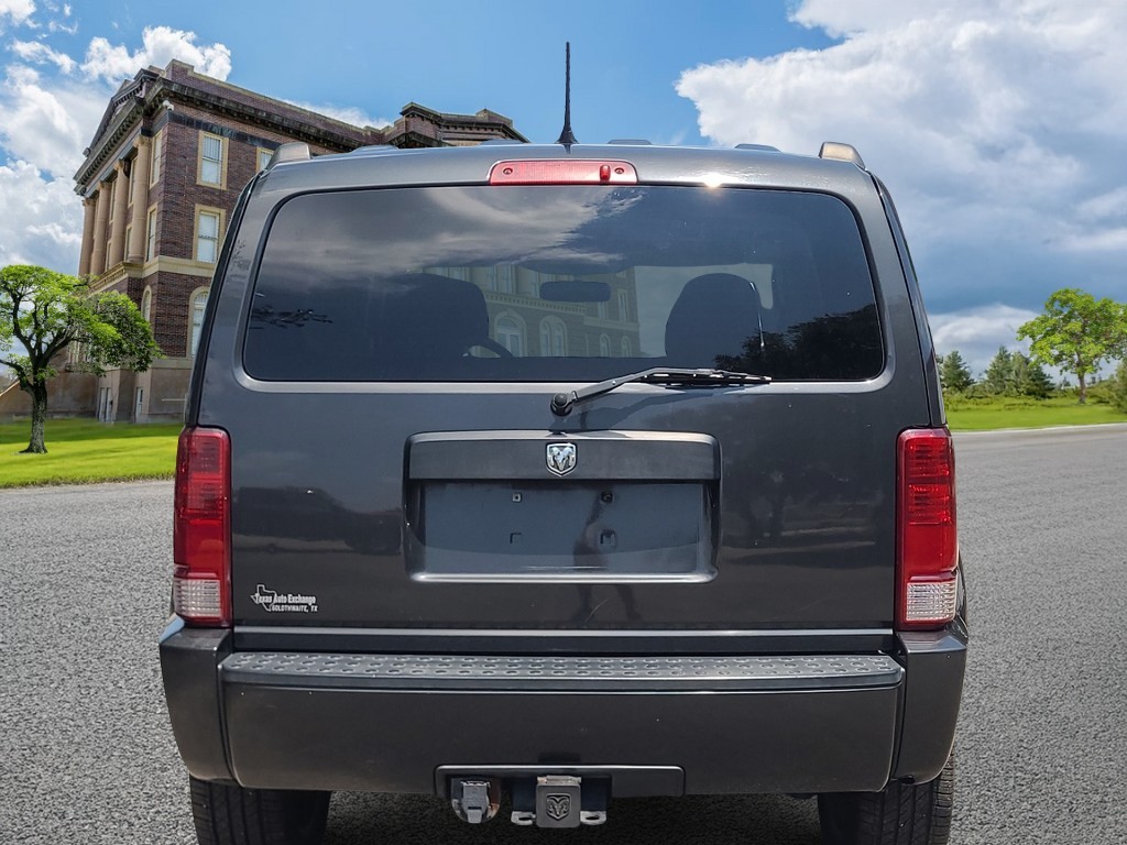 Dodge Nitro Vehicle Image 4