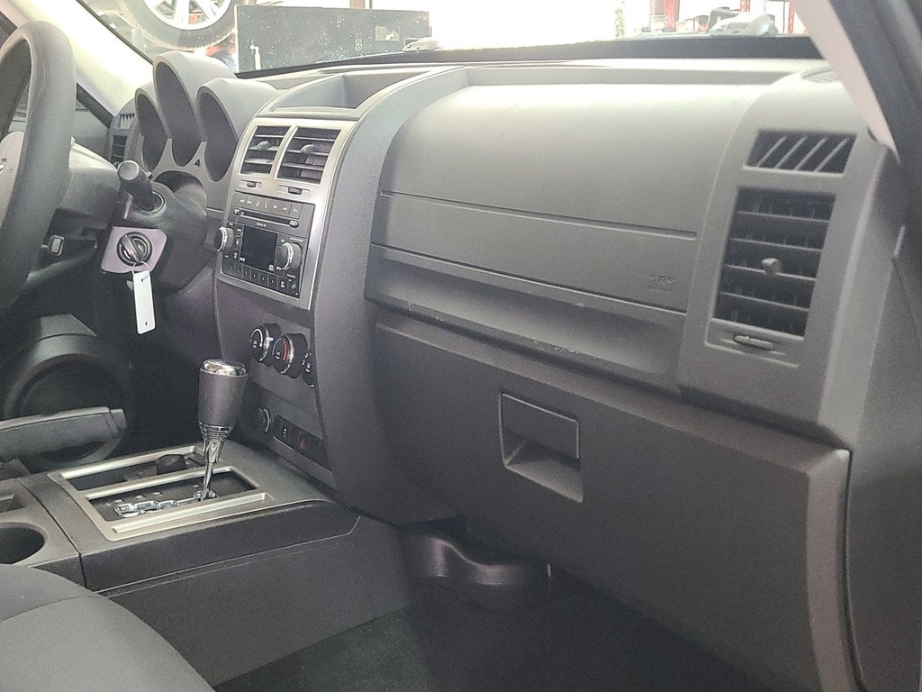 Dodge Nitro Vehicle Image 15