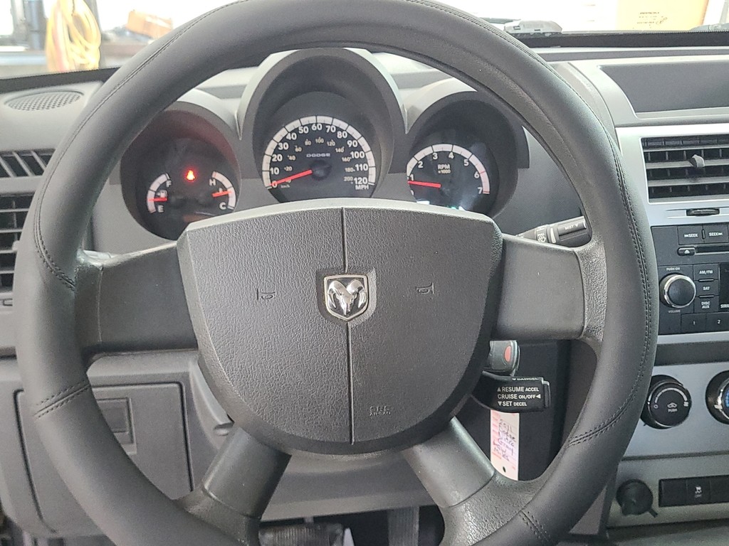 Dodge Nitro Vehicle Image 16