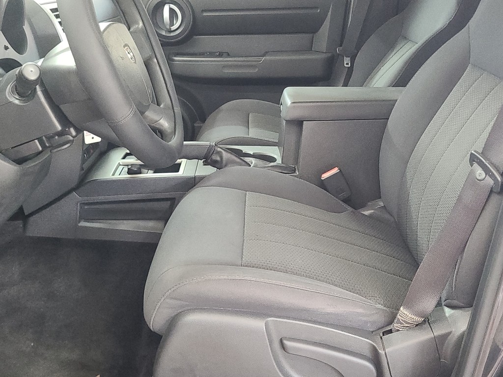 Dodge Nitro Vehicle Image 21