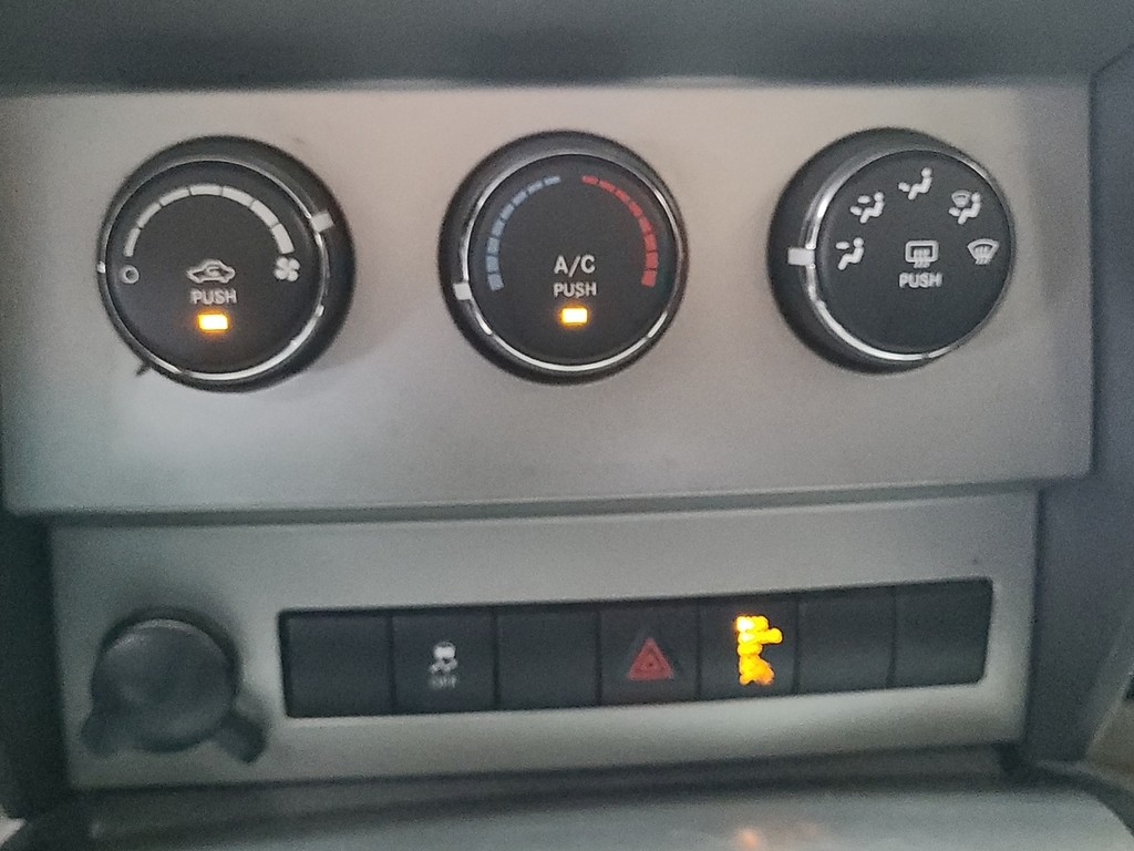 Dodge Nitro Vehicle Image 27