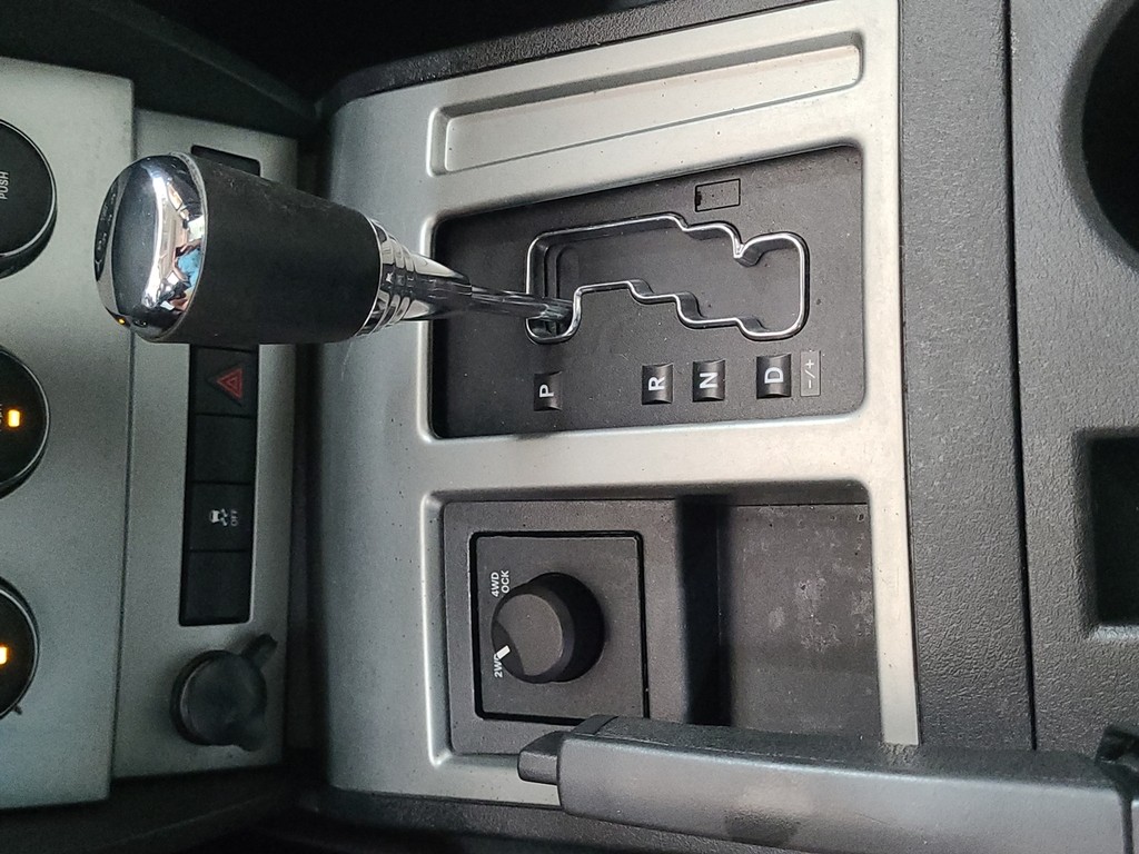 Dodge Nitro Vehicle Image 38