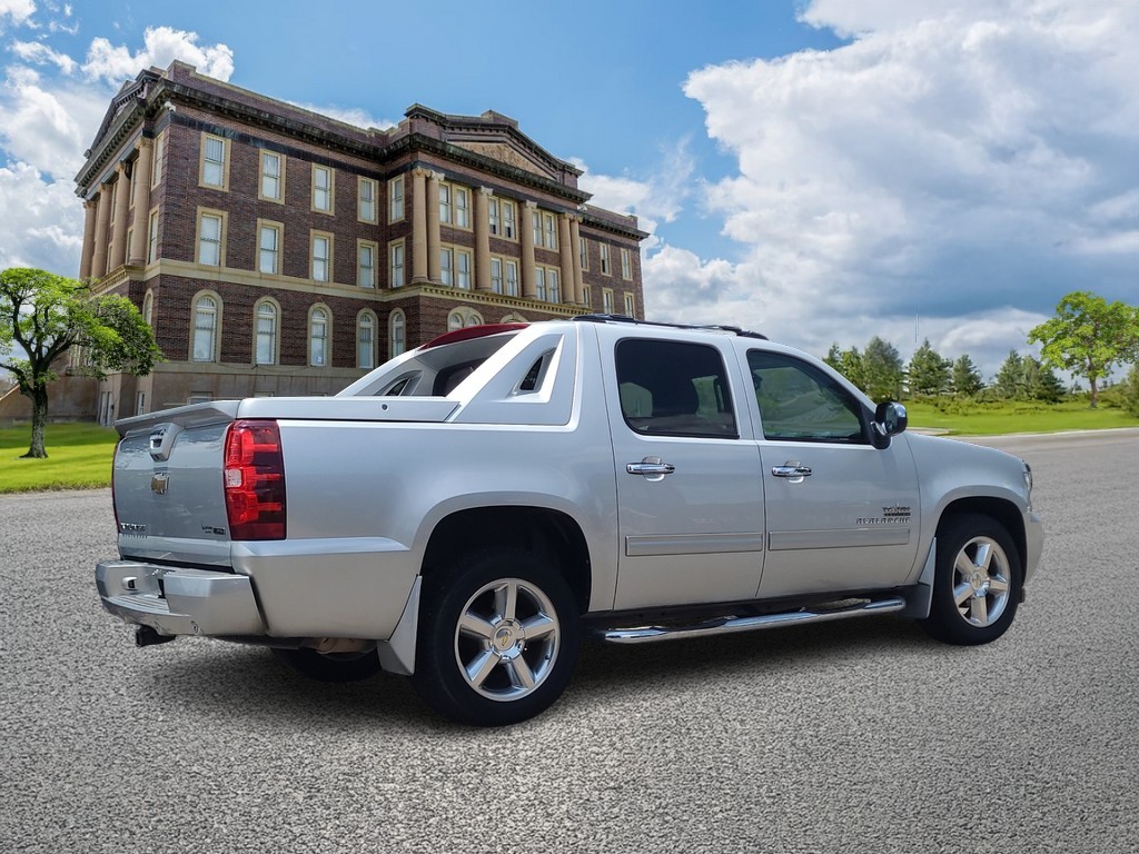 Chevrolet Avalanche Vehicle Image 3