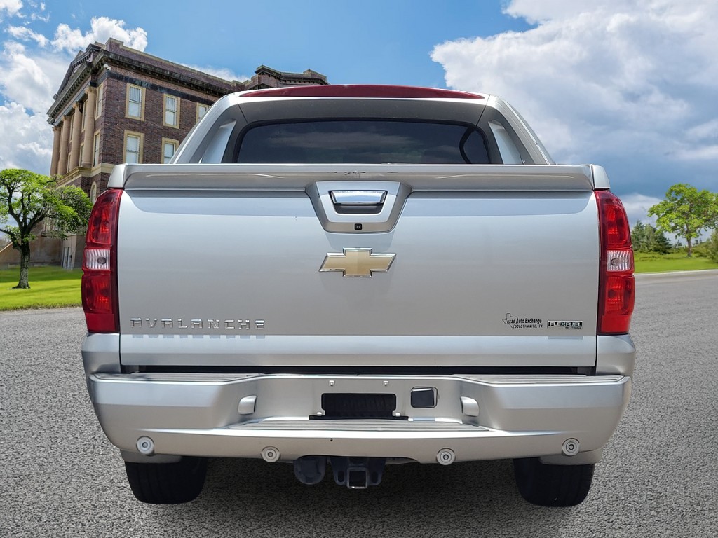 Chevrolet Avalanche Vehicle Image 4