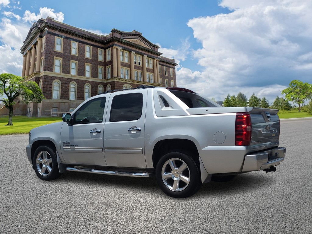 Chevrolet Avalanche Vehicle Image 5