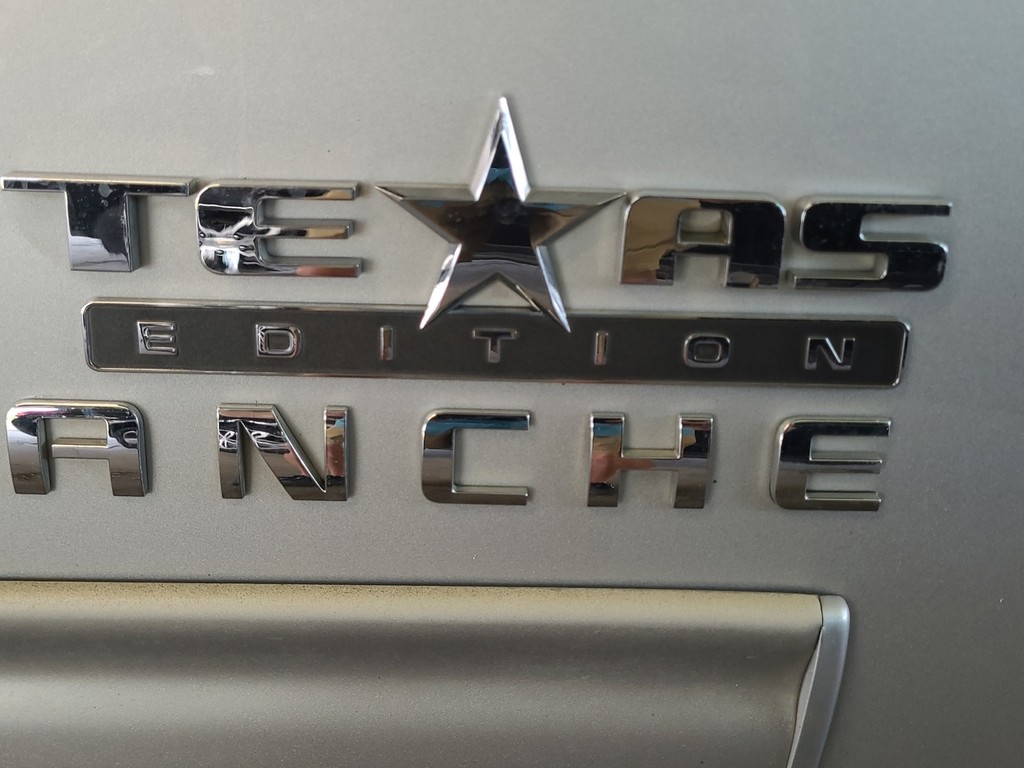 Chevrolet Avalanche Vehicle Image 13