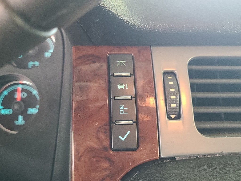 Chevrolet Avalanche Vehicle Image 30