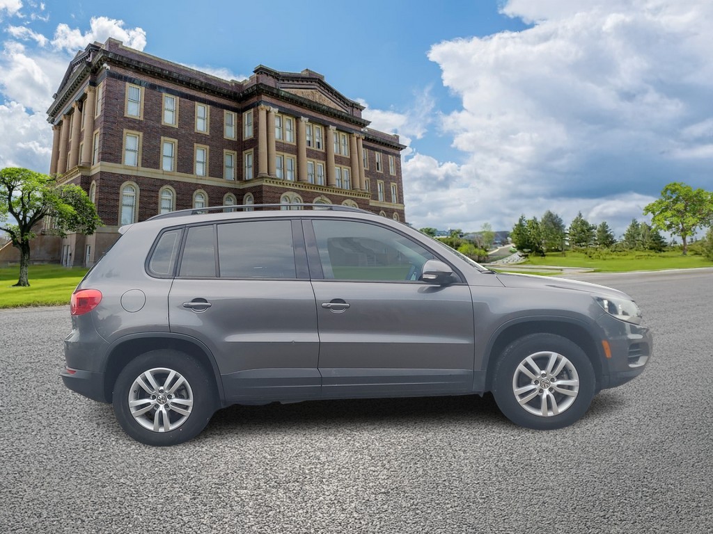 Volkswagen Tiguan Vehicle Image 2