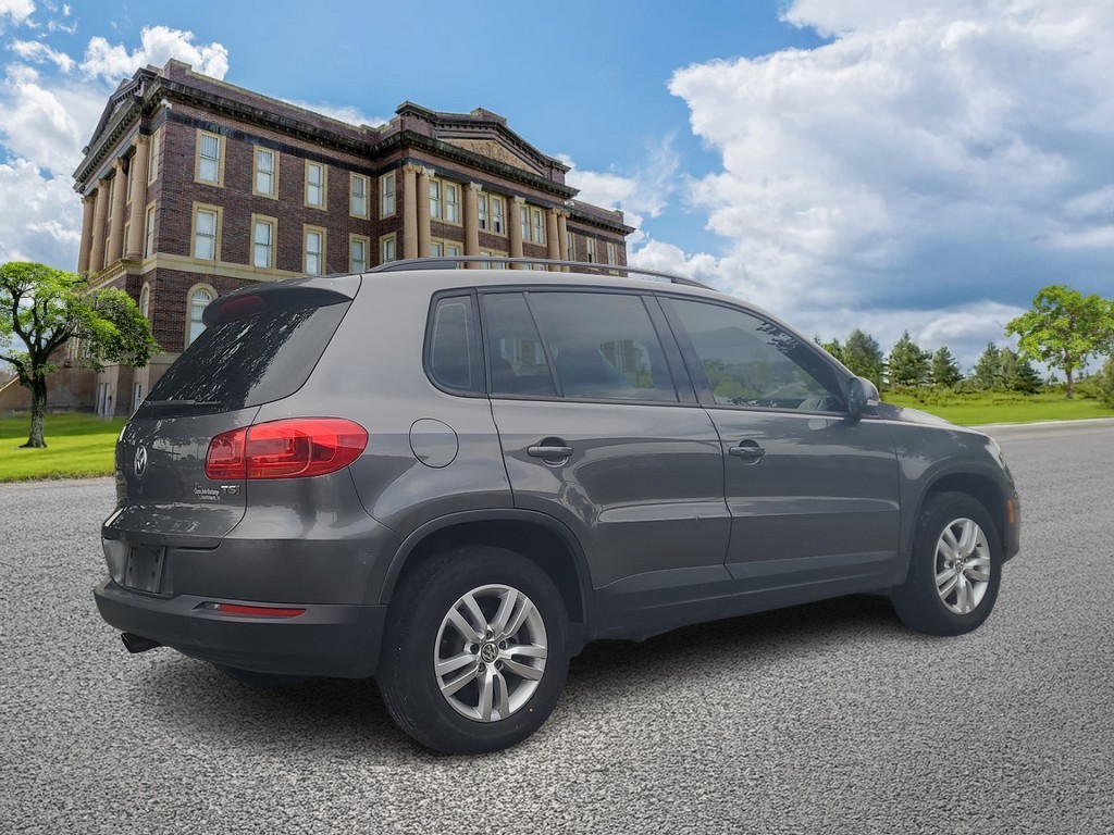 Volkswagen Tiguan Vehicle Image 3