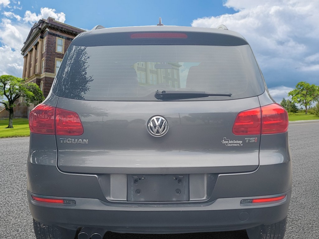 Volkswagen Tiguan Vehicle Image 4