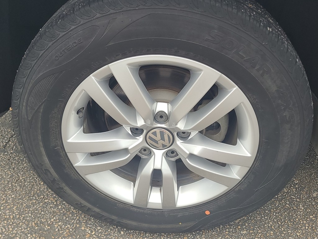 Volkswagen Tiguan Vehicle Image 9
