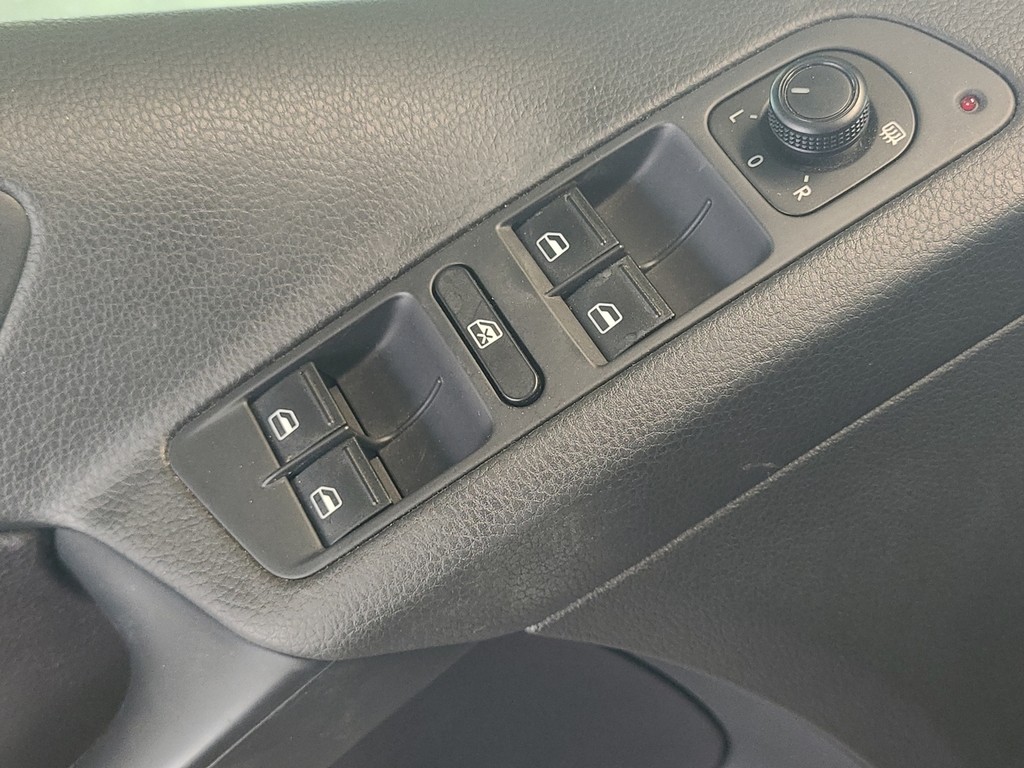 Volkswagen Tiguan Vehicle Image 23