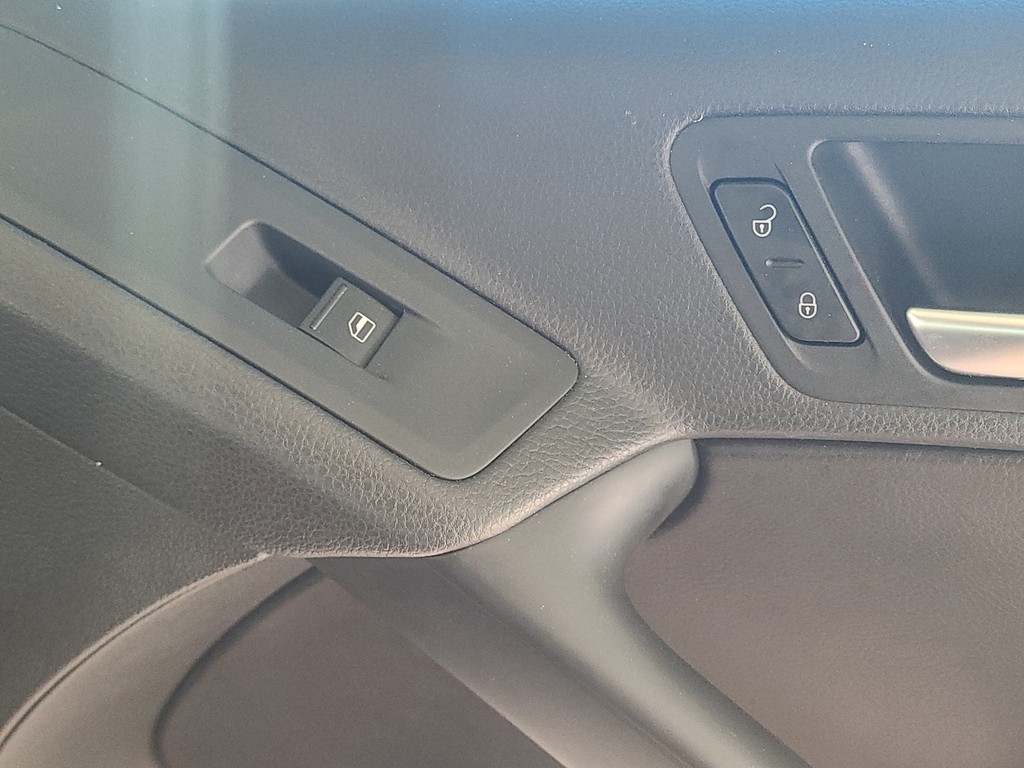 Volkswagen Tiguan Vehicle Image 24