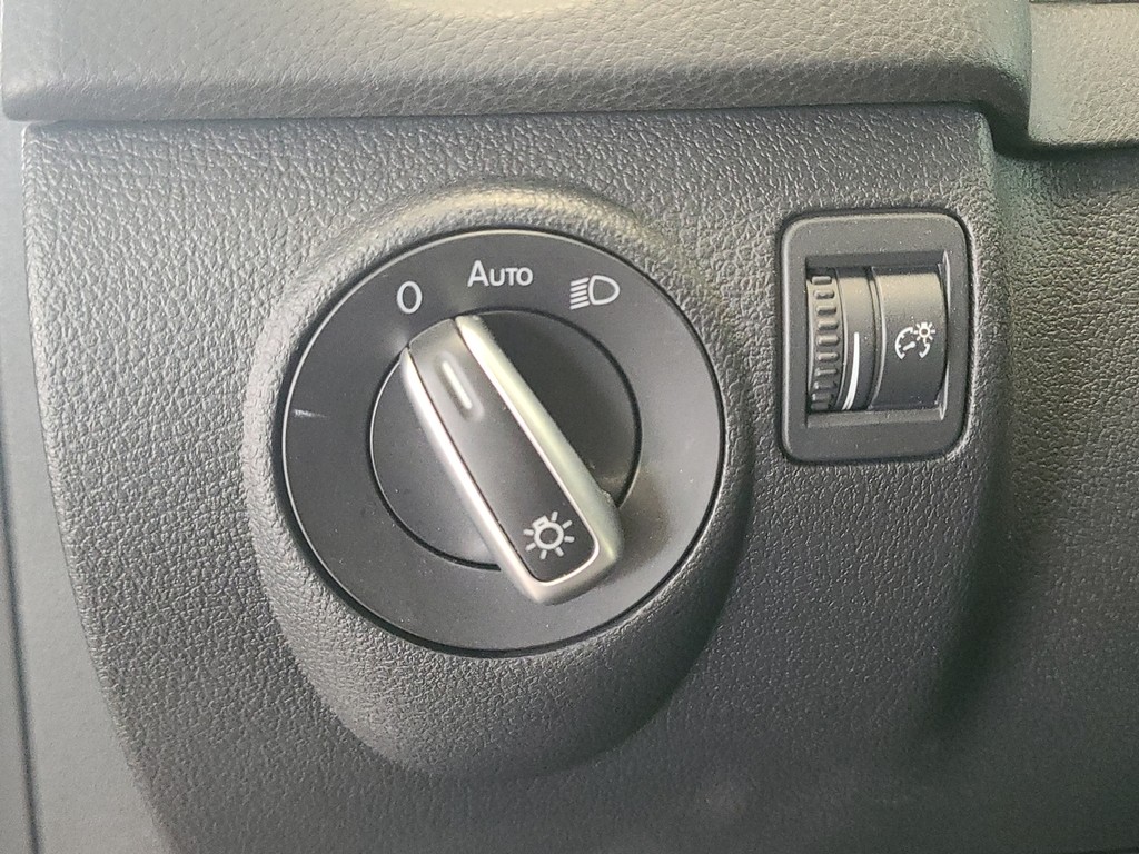 Volkswagen Tiguan Vehicle Image 29