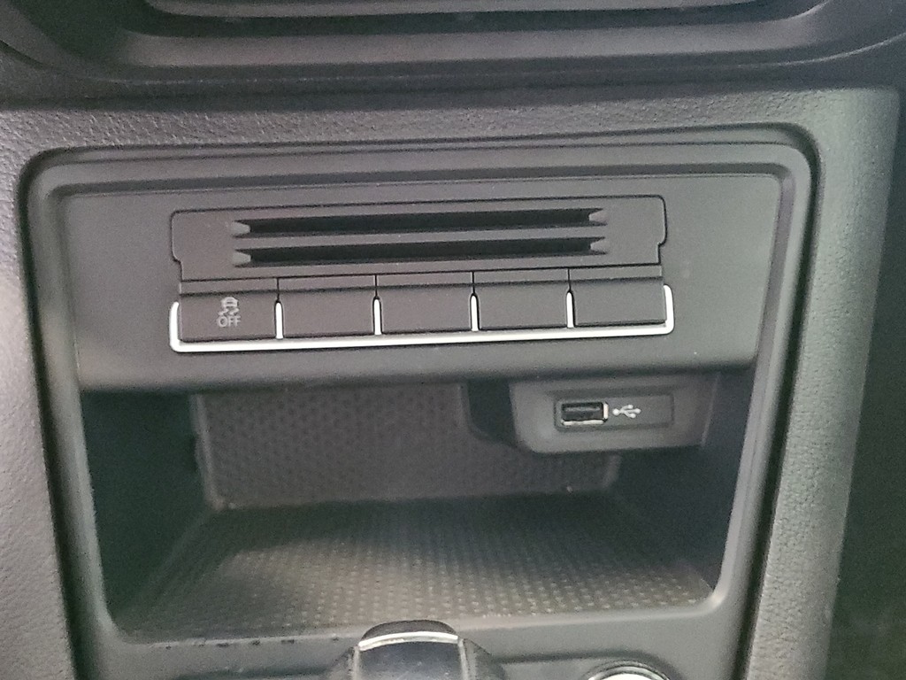 Volkswagen Tiguan Vehicle Image 30