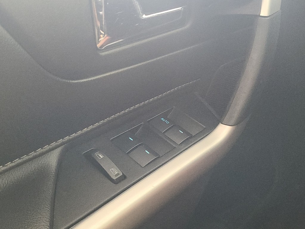 Ford Edge Vehicle Image 23