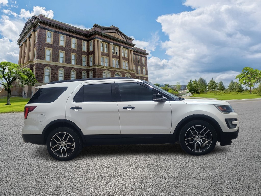 Ford Explorer Vehicle Image 2