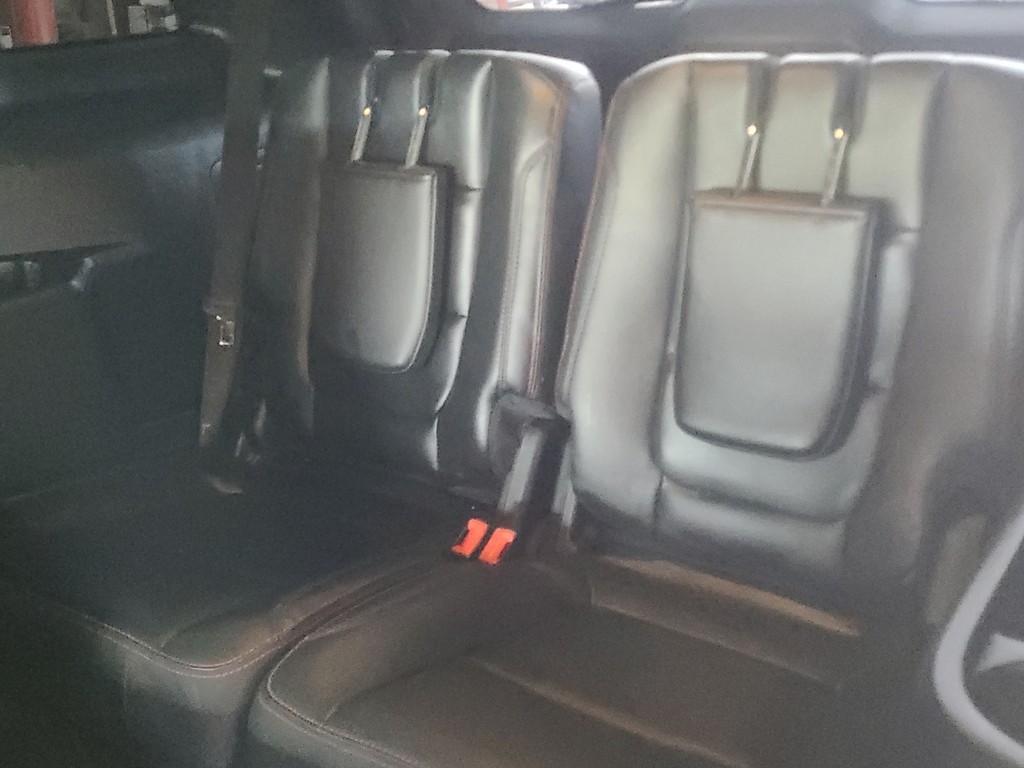 Ford Explorer Vehicle Image 7