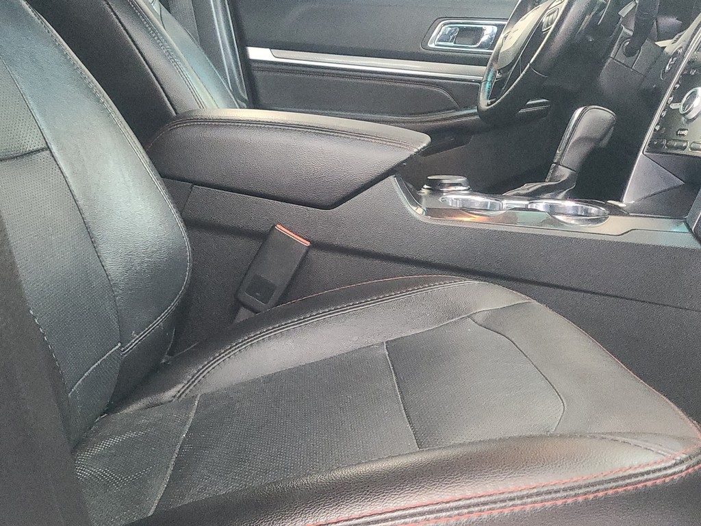 Ford Explorer Vehicle Image 18