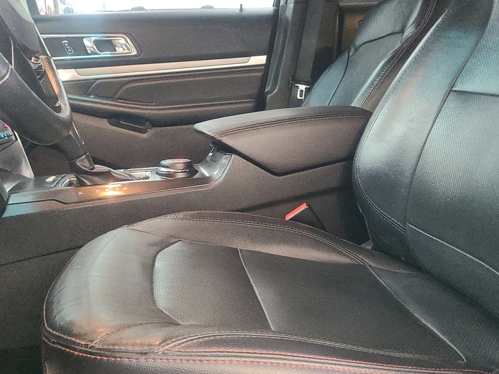 Ford Explorer Vehicle Image 19
