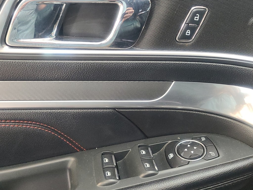 Ford Explorer Vehicle Image 21
