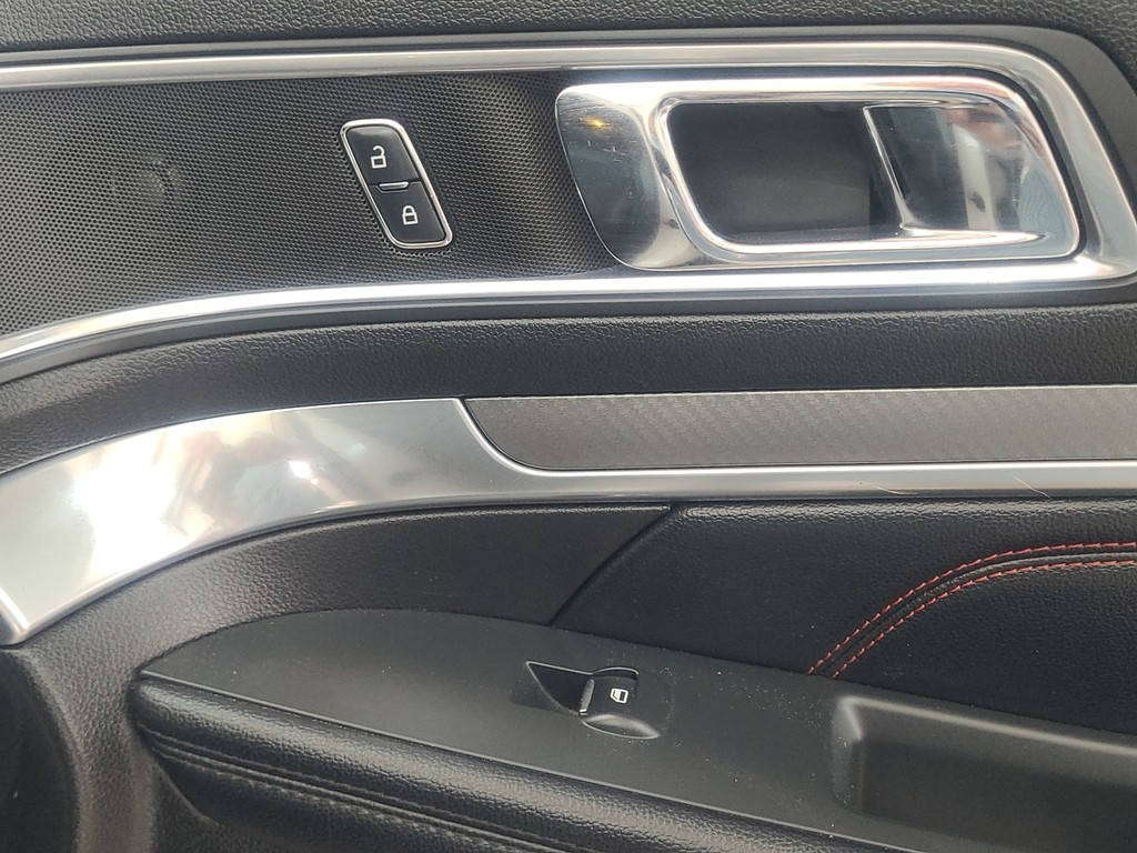 Ford Explorer Vehicle Image 22