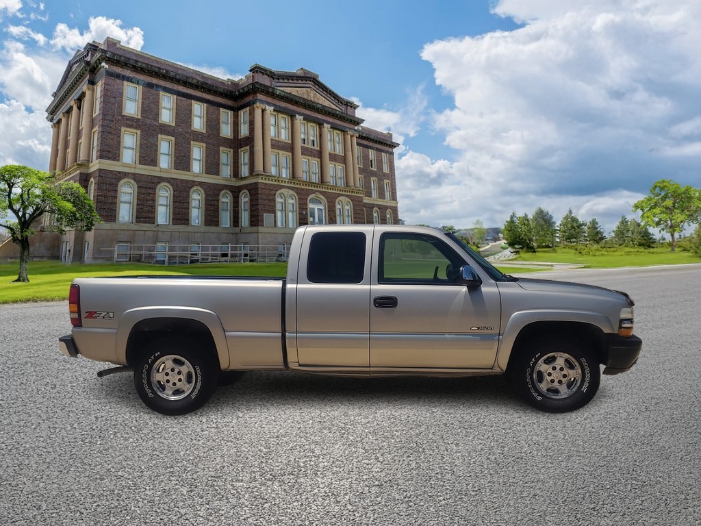 Chevrolet Silverado 1500 Vehicle Image 2