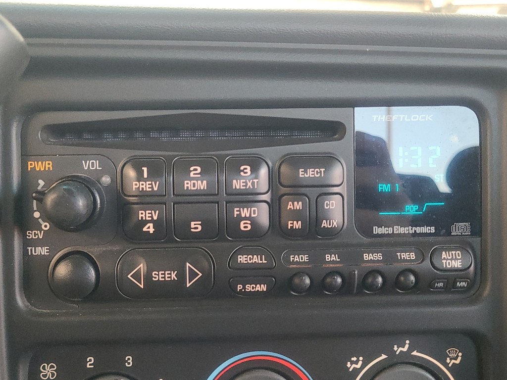 Chevrolet Silverado 1500 Vehicle Image 17