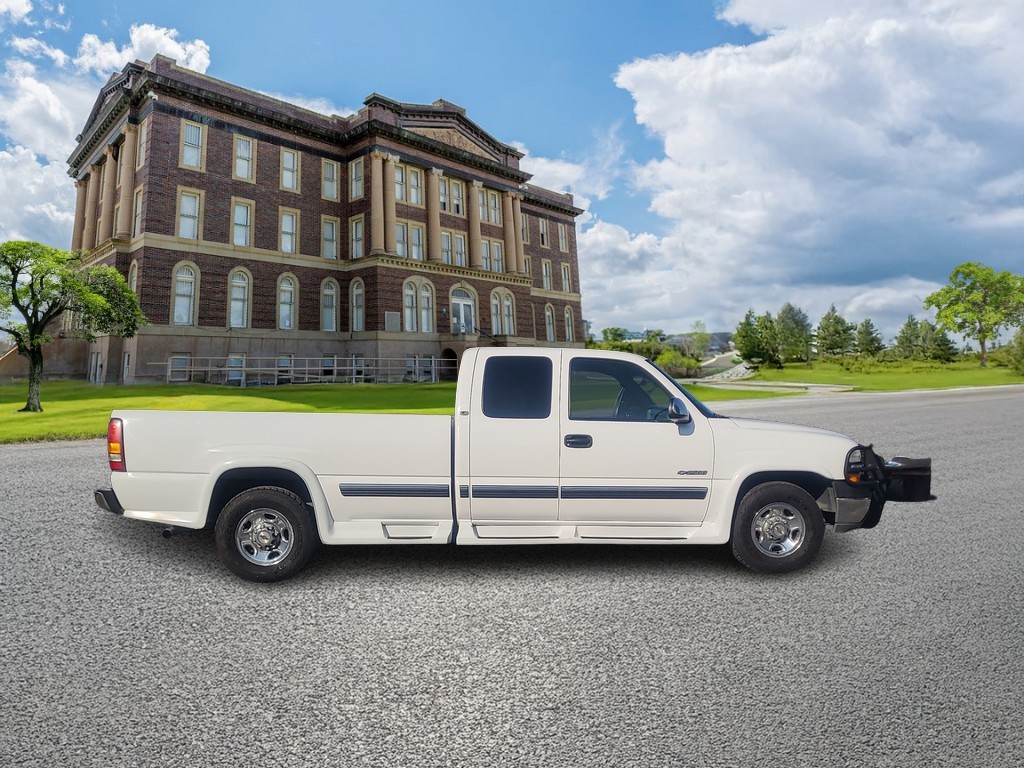 Chevrolet Silverado 2500 Vehicle Image 2