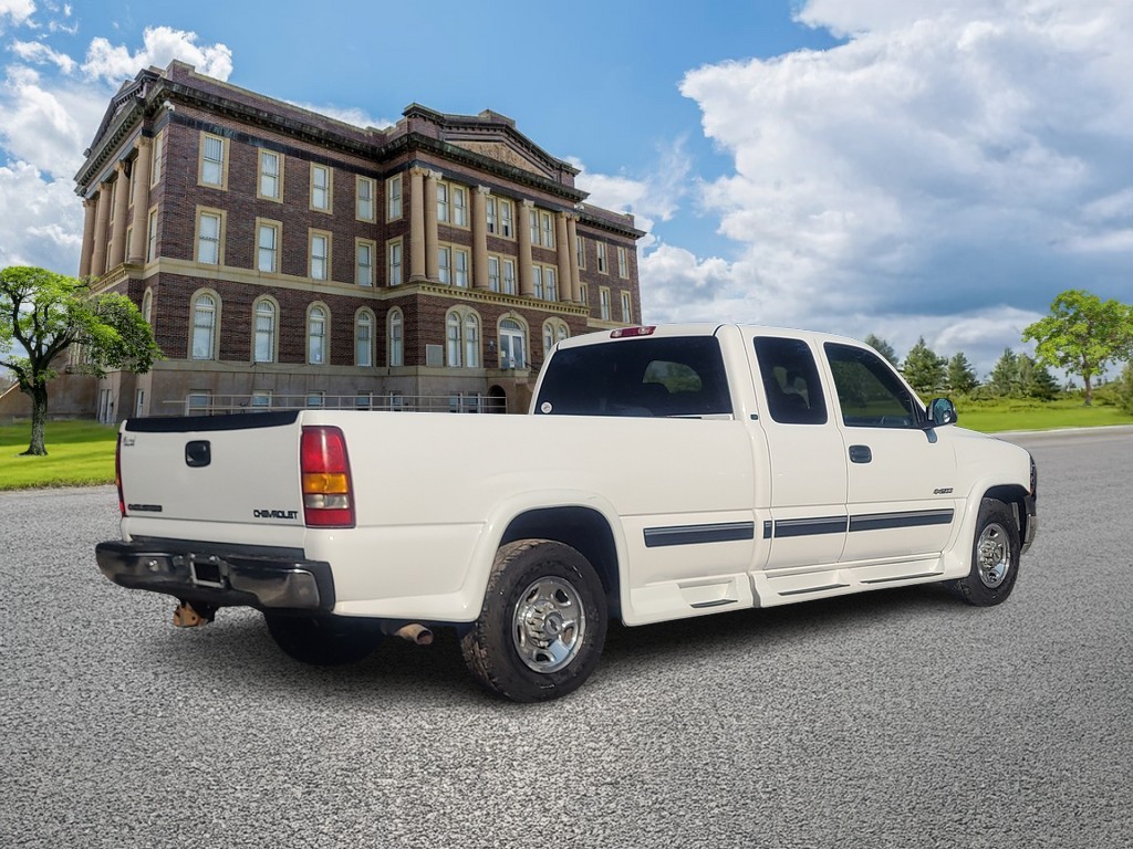 Chevrolet Silverado 2500 Vehicle Image 3