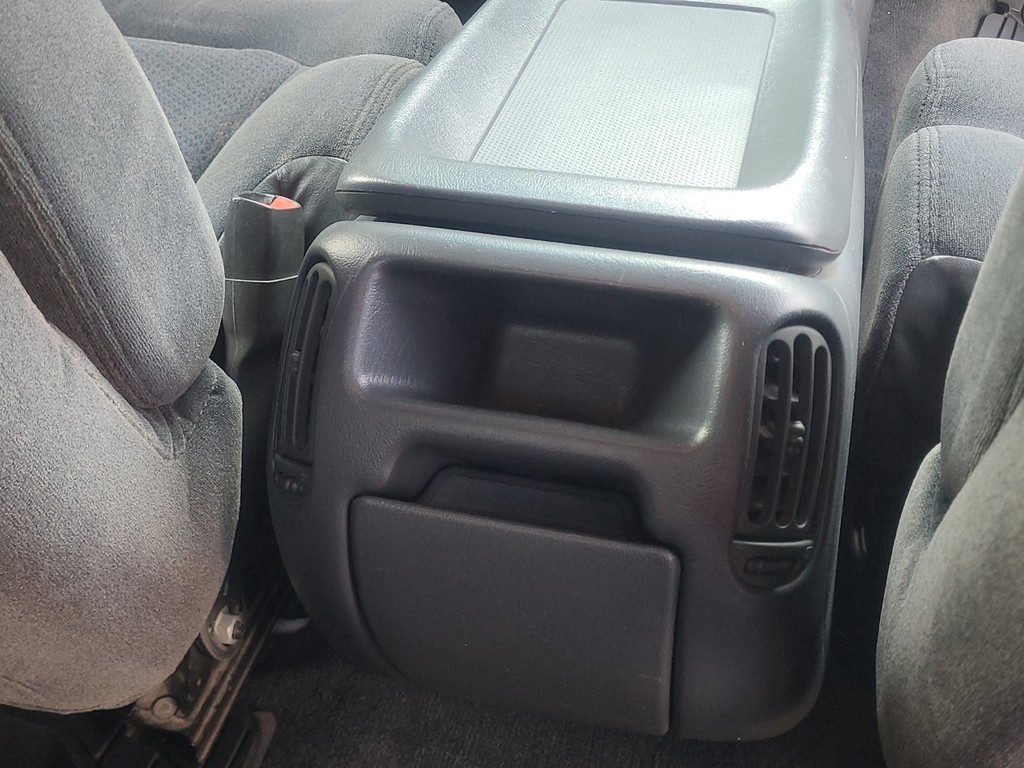 Chevrolet Silverado 2500 Vehicle Image 12