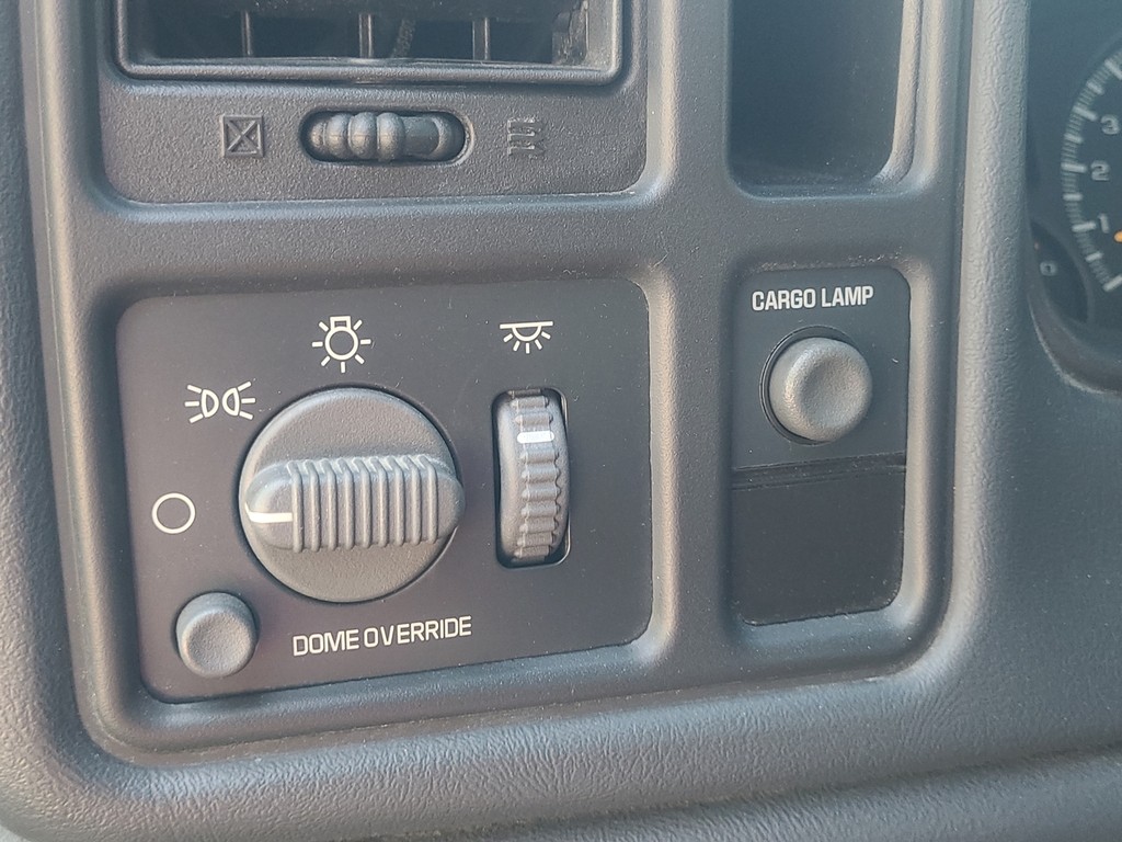 Chevrolet Silverado 2500 Vehicle Image 26