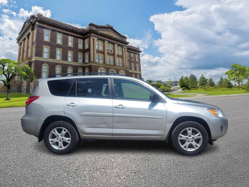 Toyota RAV4 Vehicle Image 2