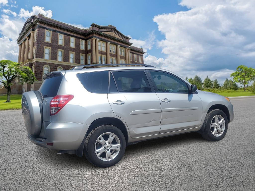 Toyota RAV4 Vehicle Image 3
